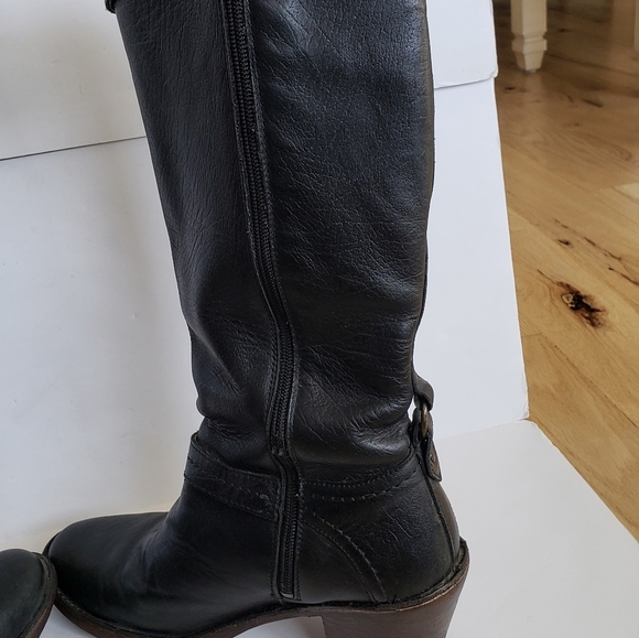 Frye heeled boots size 8.5 with buckles on top and bottom - Picture 8 of 16
